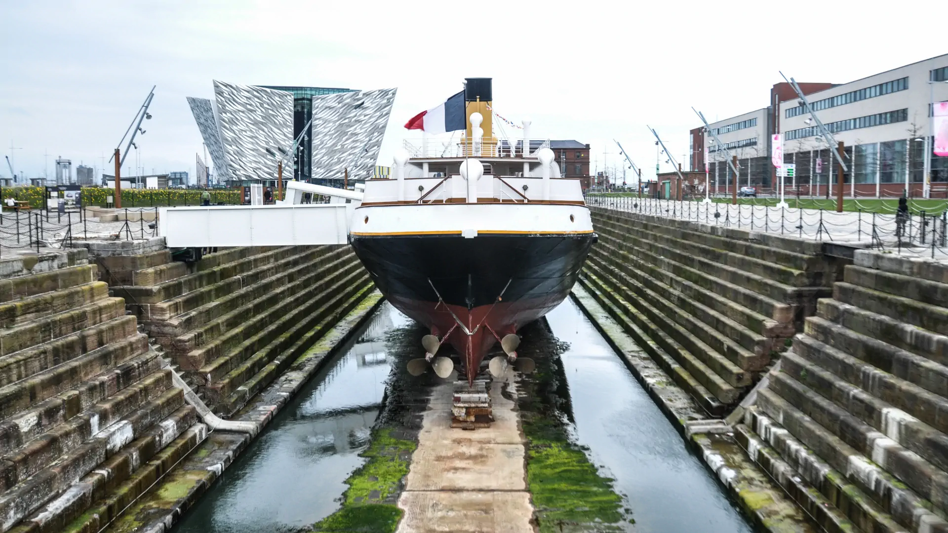 Dublin Airport to Belfast & Giants Causeway: Cross-Border Private Transfer