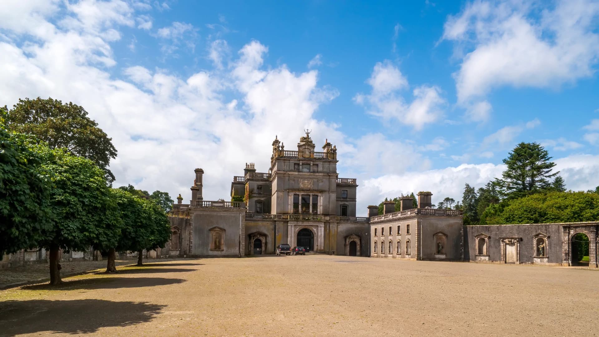 Dublin Airport to Castle Leslie Estate: Private Transfer to a Monaghan Hideaway