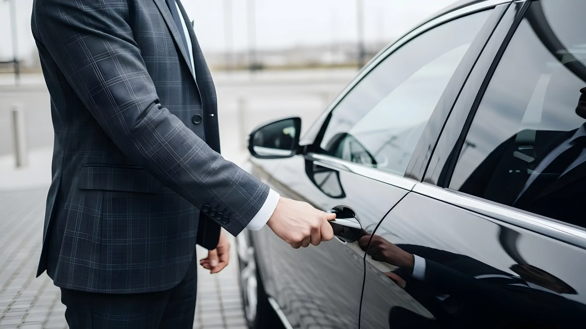 Premium chauffeur meet and greet service with VIPtransfer.ie