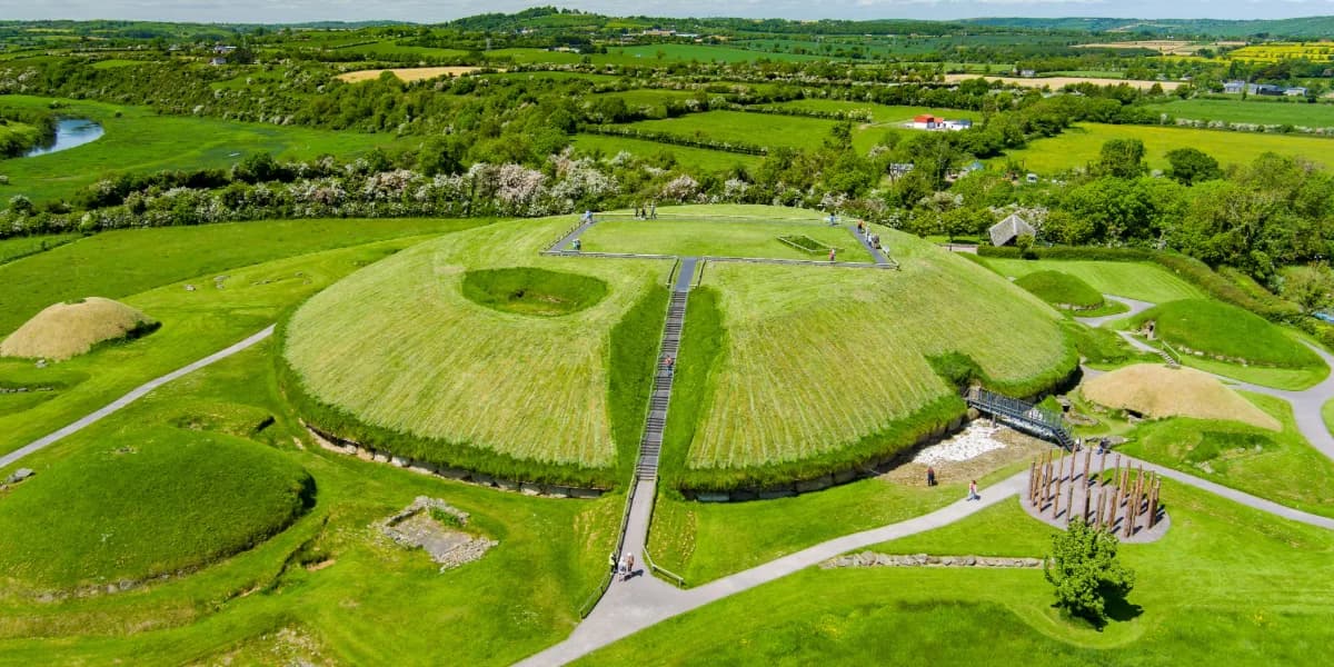 Newgrange & Brú na Bóinne Day Trip from Dublin: Private Chauffeur Guide