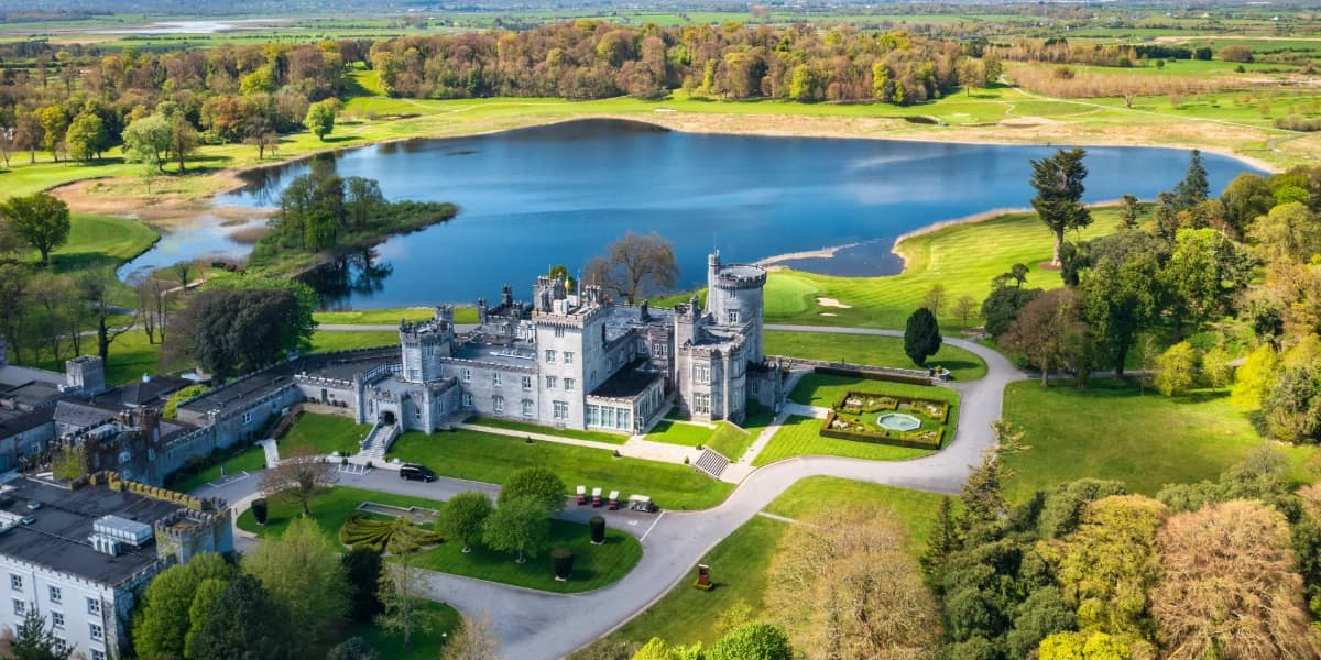 Private transfer to Dromoland Castle in County Clare with VIPtransfer.ie